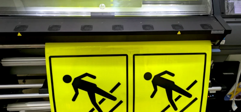 Señales preventivas con lámina tipo XI e impresión Hp latex 365