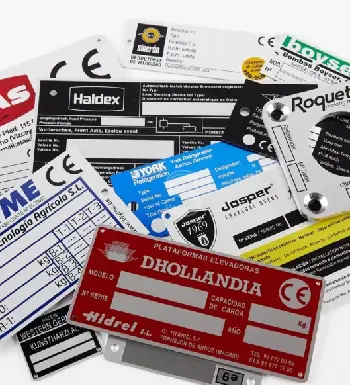 Señales mineras reflectivas instaladas en obra