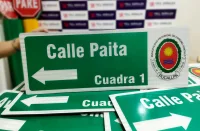 Señal informativa con lamina HIP  fondo y letras grado Ingeniería con logo impreso