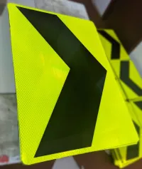 Señal preventiva chevron 30x40cm con lamina grado diamante DG3