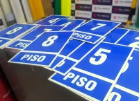 Señales para piso fotoluminiscente con base celtex