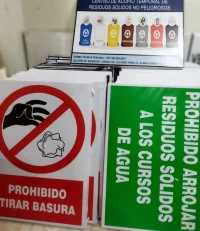 señal banner 12oz  templado en marco de madera 