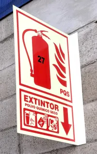 extintor fotoluminiscente tipo bandera ( con dobles  y doble cara )