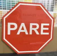 Señal Pare con lámina reflectiva tipo IV 3M y panel fibra de vidrio 4mm