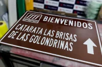 Señal Turstica con fondo reflectivo Ingenieria color ocre y letras Reflectivo HIP rotuladas