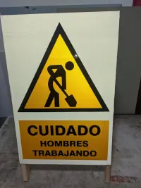 Señal tipo tijeral para obras con reflectivo GI