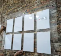 Mural 120x80cm con 8 porta afiches y 6 pines de acero inoxidable