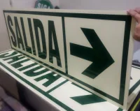 señal fotoluminiscente con base celtex 5mm