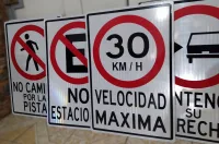 Señales reguladoras para carretera en fibra de vidrio y lamina reflectiva HIP